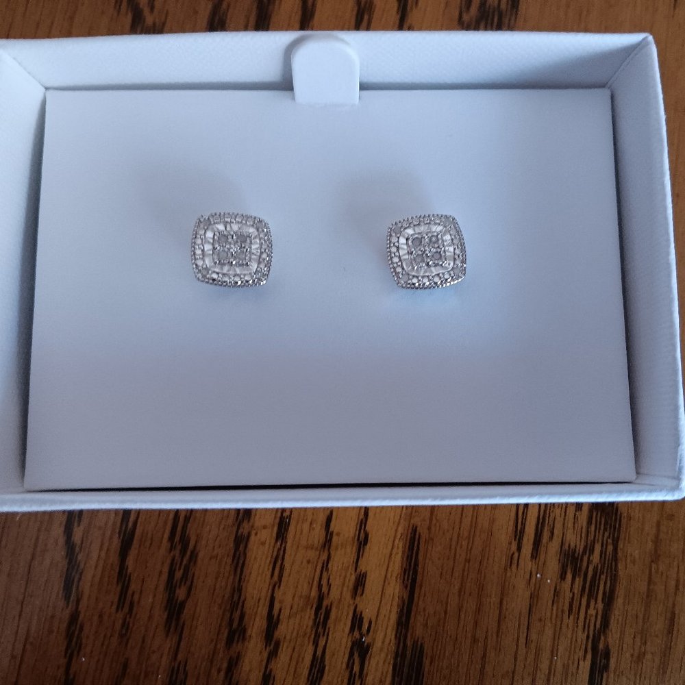 *PD* New 1/10 ct. t.w. Square Diamond Earrings in Sterling Silver. BOUTIQUE!